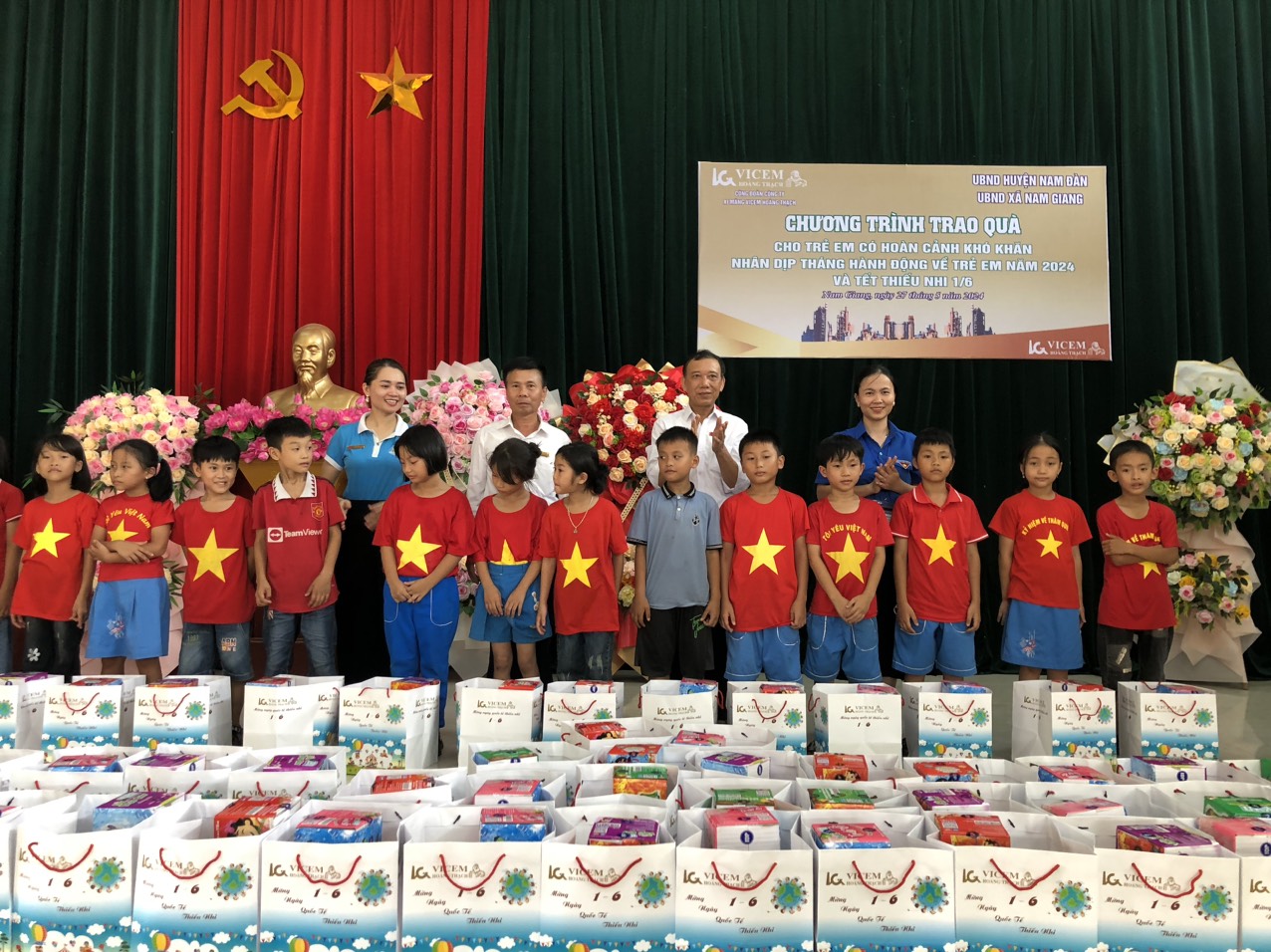 Công đoàn Công ty Xi măng Vicem Hoàng Thạch tặng quà trẻ em có hoàn cảnh khó khăn